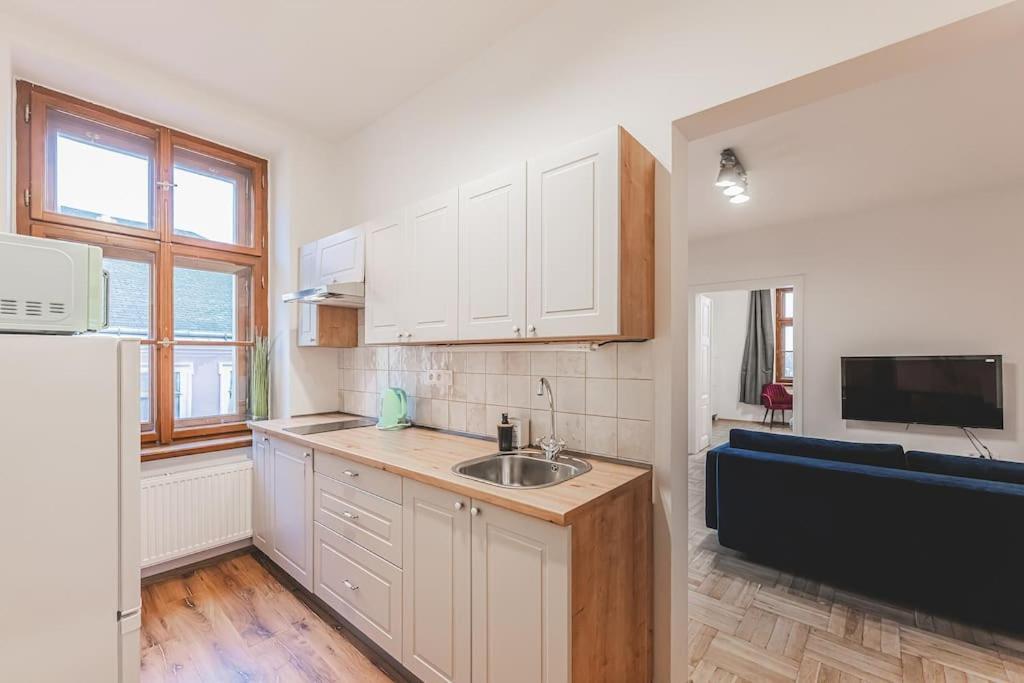 Carolina'S Yoga Apartment Hradec Králové Zewnętrze zdjęcie